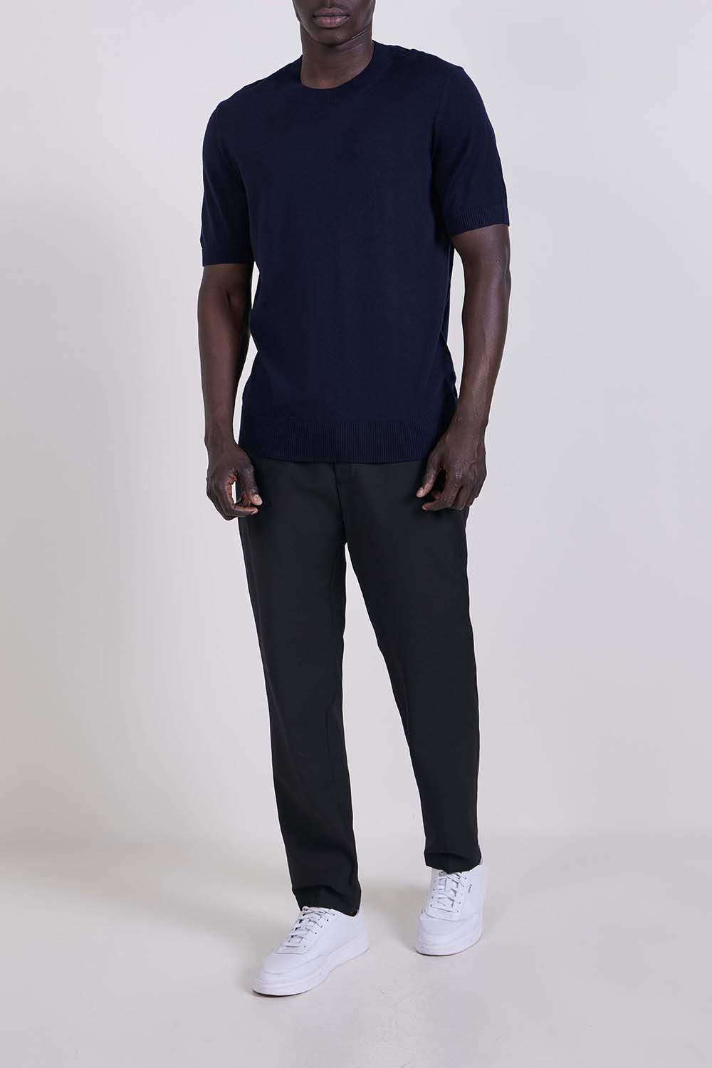 חולצת טי בגזרת סלים